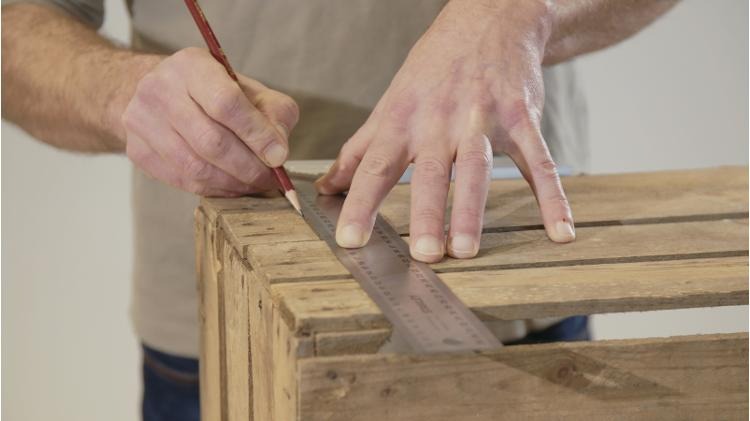 Come trasformare le cassette in legno in un carrel