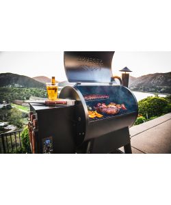 TRAEGER Pro 22 - Barbecue a pellet con sonda per carne e sei modalit di cottura