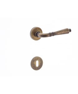 Maniglia dieci con rosette in ottone finitura antico