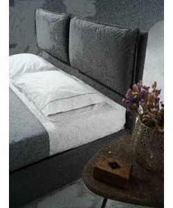 Letto contenitore con cuscino grigio