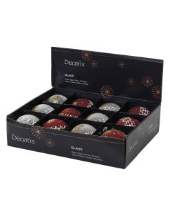 Sfera natalizia rossa o bianca con agrifoglio